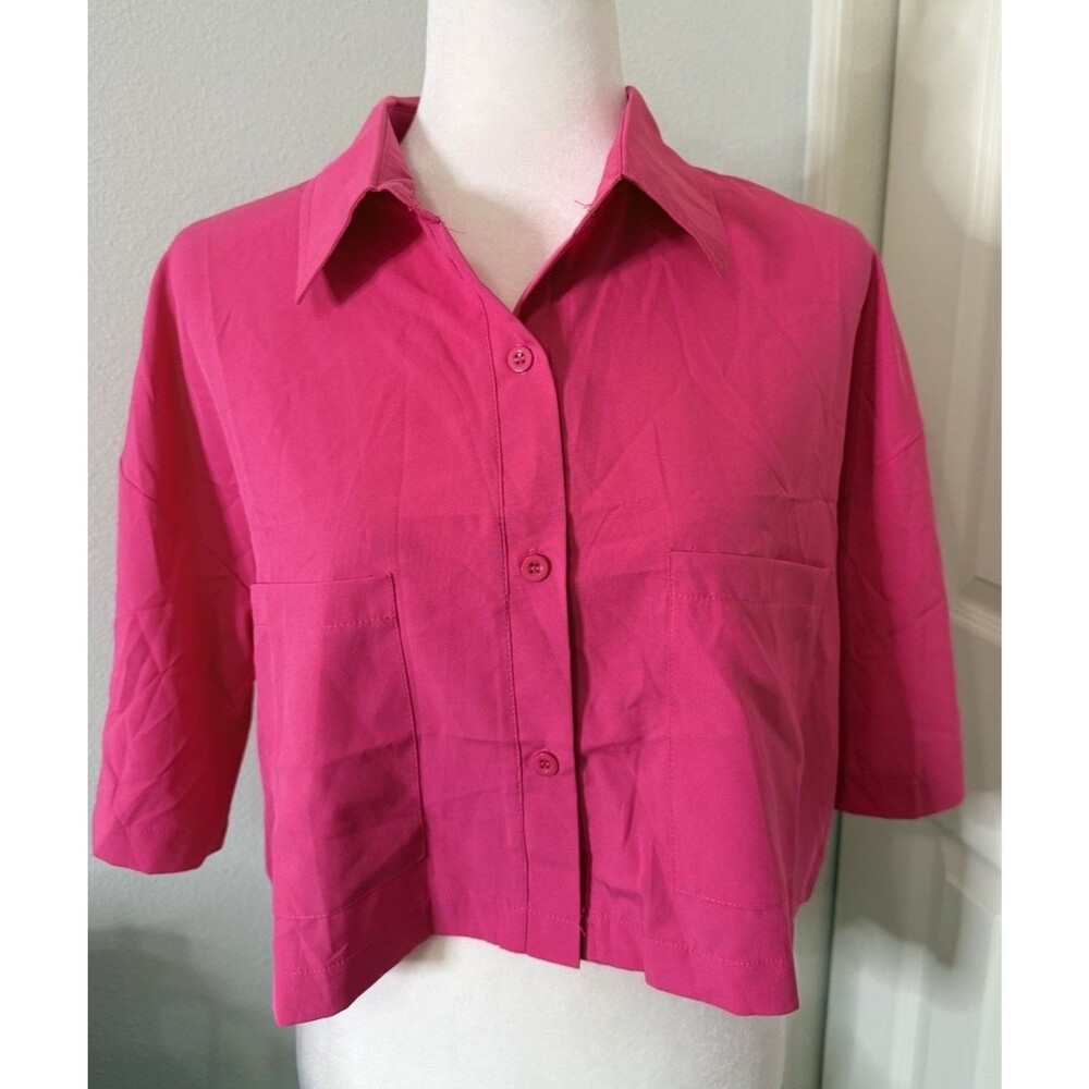 Women’s Hot Pink Crop Button Up Shirt Size M Collared Short Sleeve Pocket Top